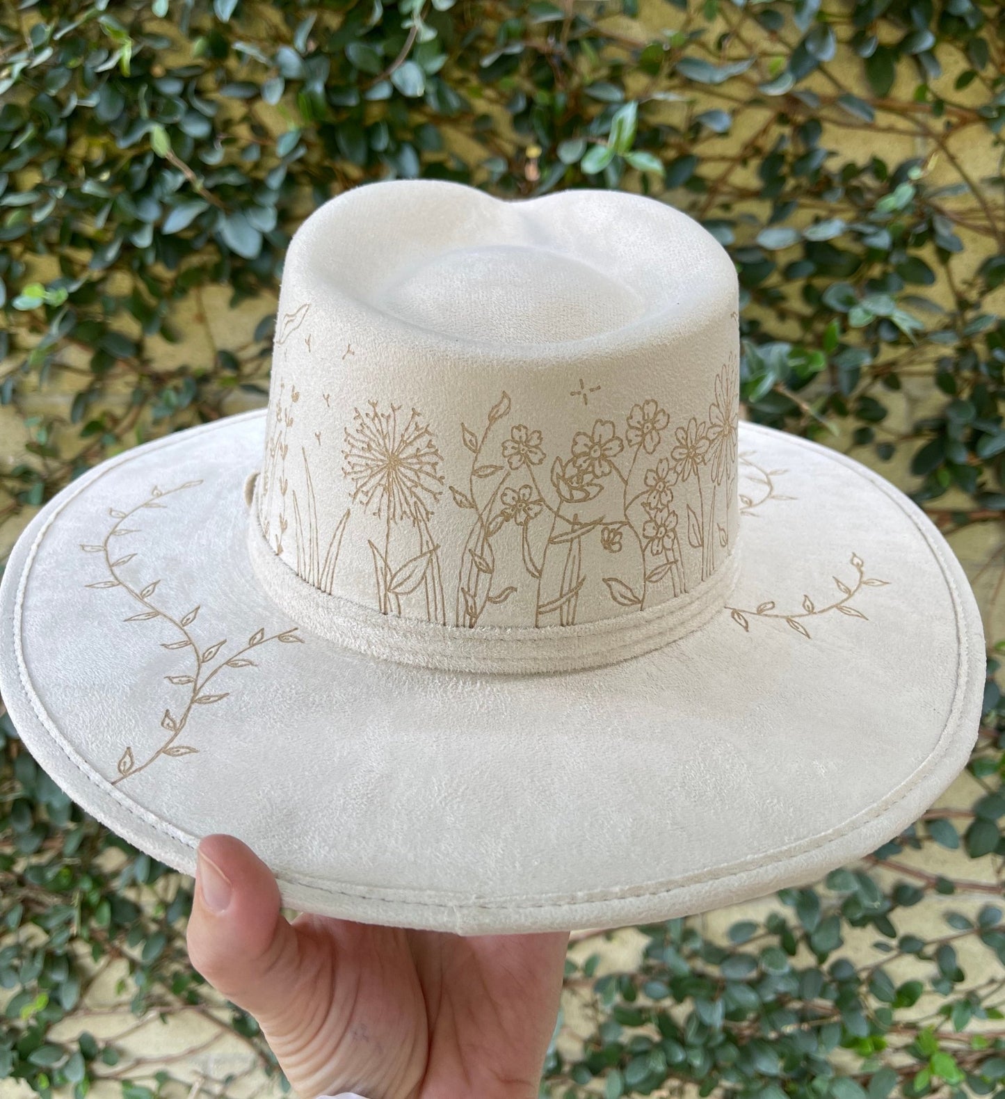 “The Wild Grace Fedora” – Hand-Drawn Ivory Fedora with Wildflowers